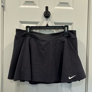 Nike tennis skirt size XL in color dark grey